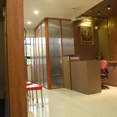 Hotel J K And Restaurant Morbi Kültér fotó