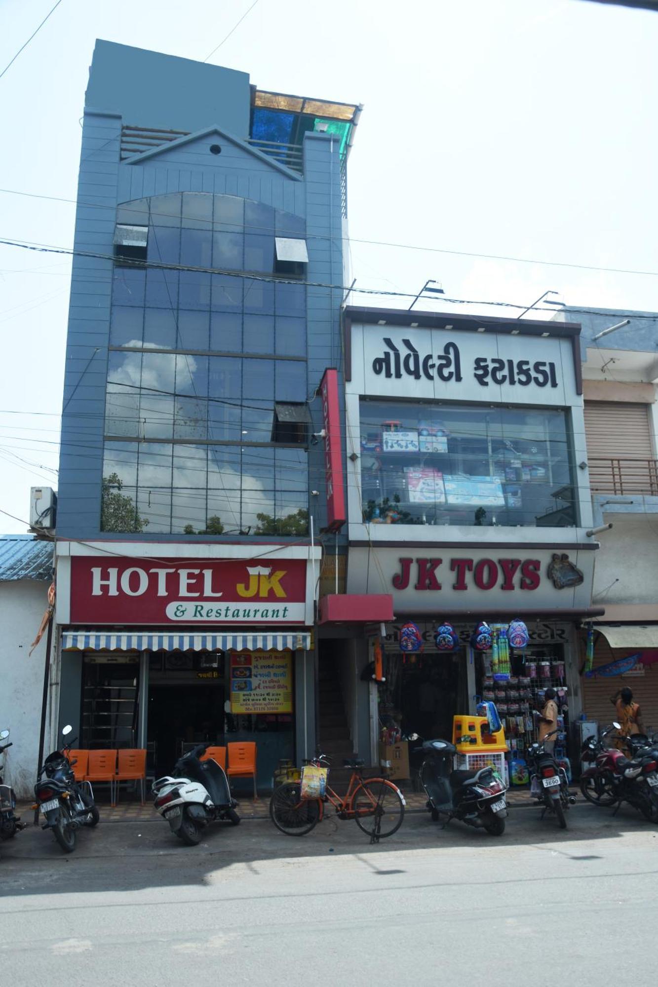 Hotel J K And Restaurant Morbi Kültér fotó